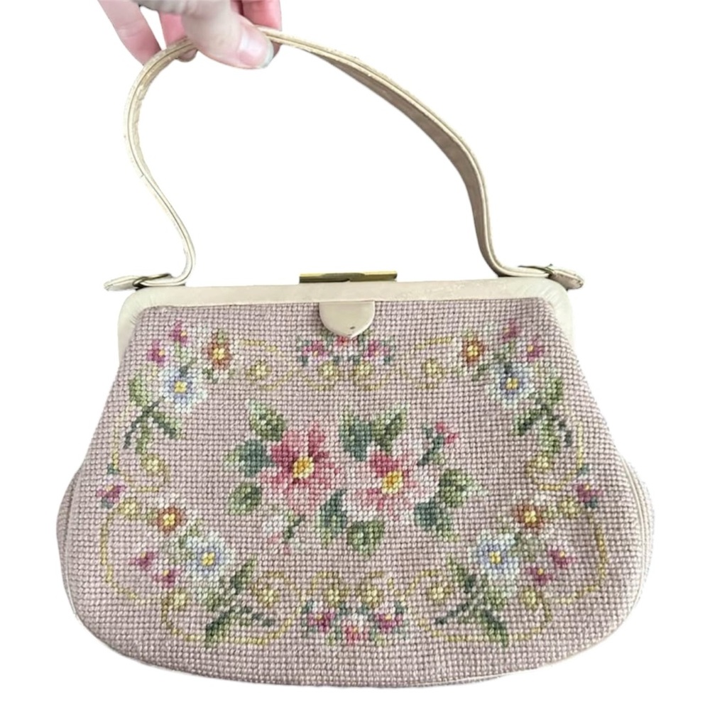 Vintage Floral Embroidered Handbag in Light Pink